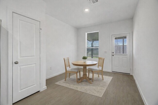 Building Photo - 519 Louis Ln