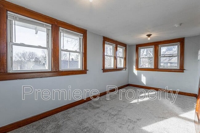 Building Photo - 2400 N 12 St