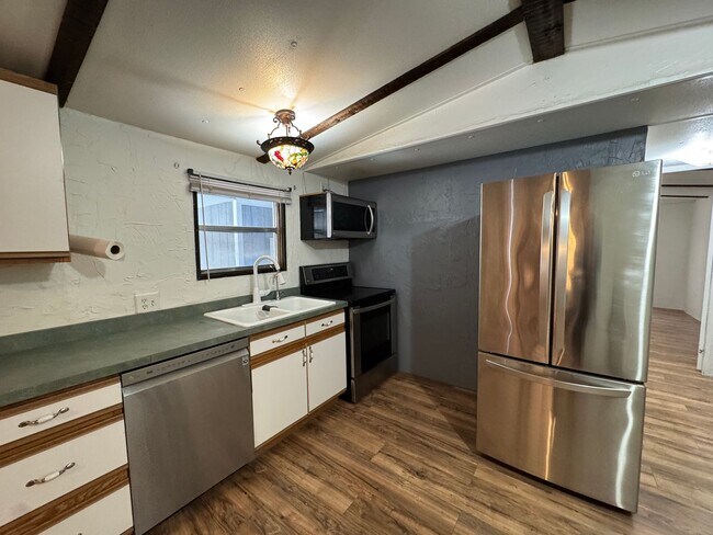 Building Photo - 5119 Mesa Dr