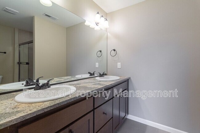 Building Photo - 2621 NE 131st Ave