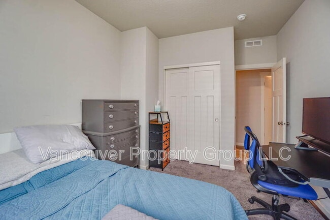 Building Photo - 11812 NE 137th Ave