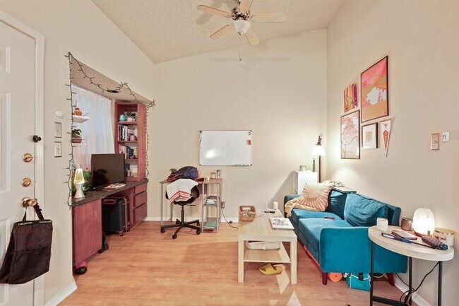 Primary Photo - 3316 Guadalupe St