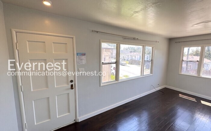 Building Photo - 6618 Laird Ave