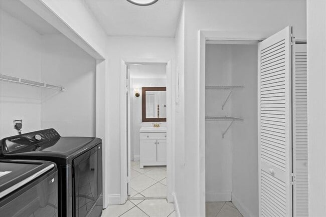 Building Photo - 5410 SW 43rd Terrace
