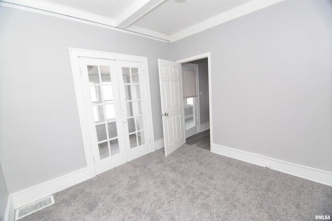 Building Photo - 1124 18th Ave