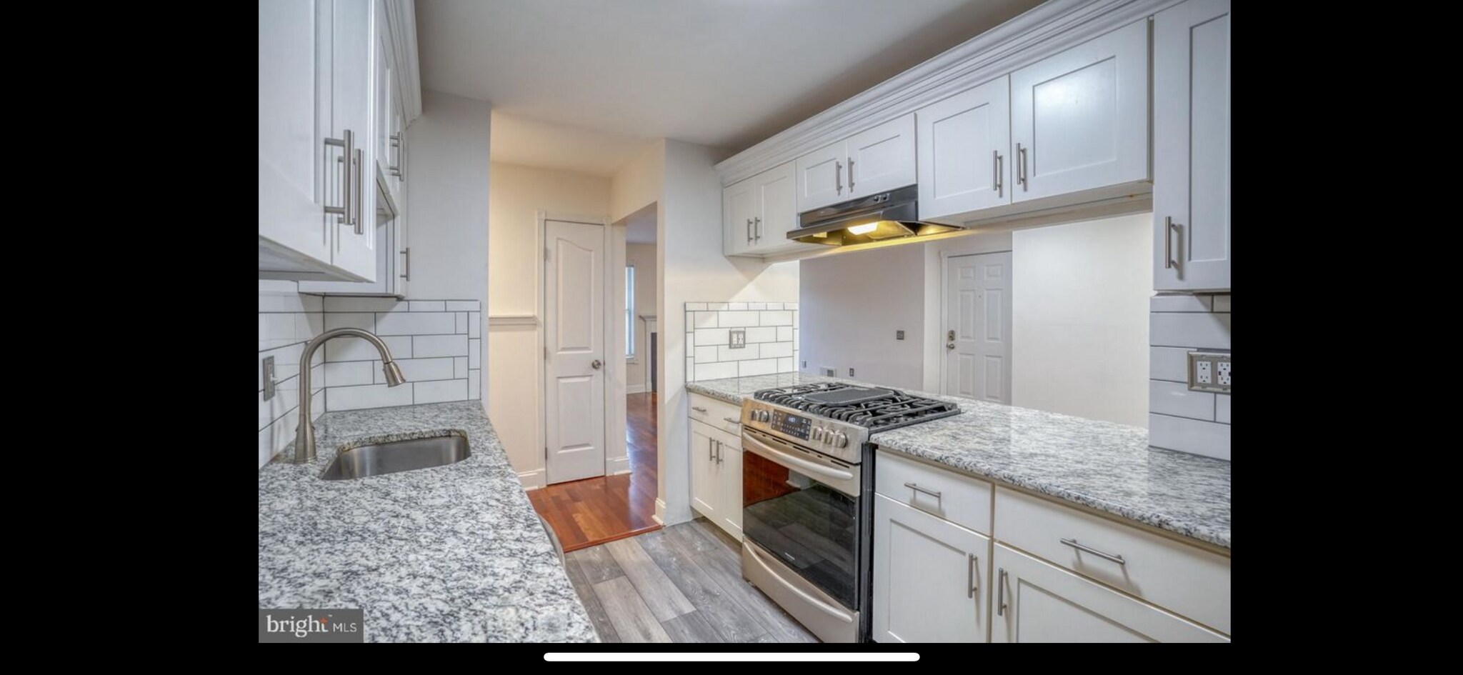 Kitchen - 405 Waters Edge Dr