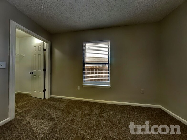 Building Photo - 4543 Deer Valley Dr