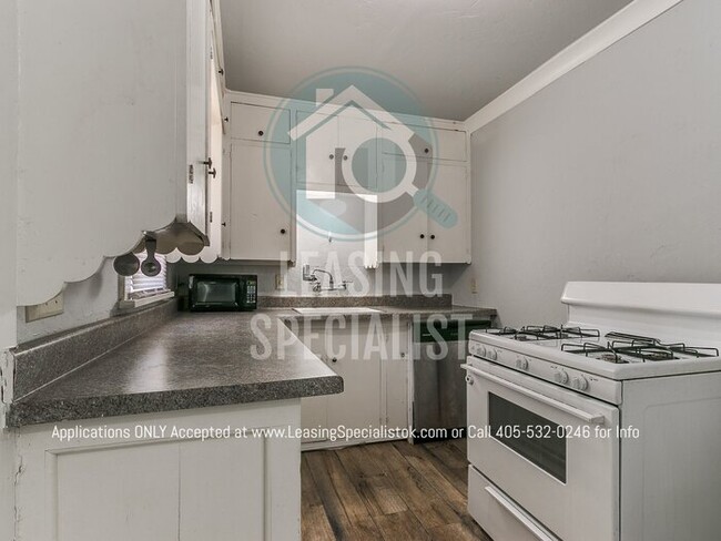 Building Photo - MOVE IN SPECIAL! Charming NW Oklahoma City...