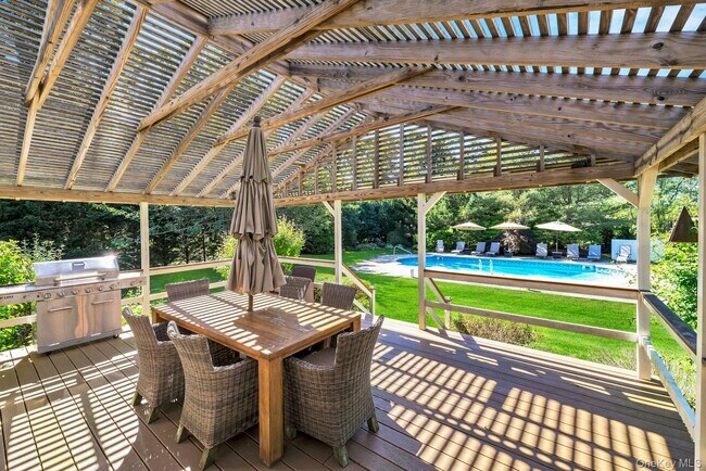 Building Photo - 3045 Rocky Point Rd