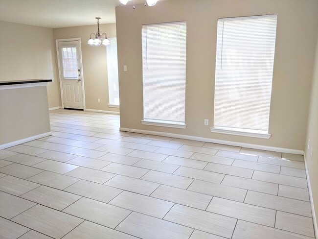 Building Photo - IMMEDIATE MOVE IN!!!  AMAZING 4 BED/3.5 BA...