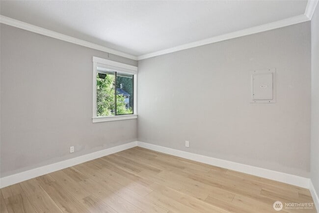 Building Photo - Walk to Juanita Beach with a stunning view!