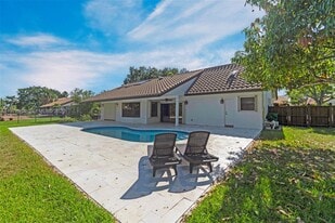 Building Photo - 5621 Carriage Ln