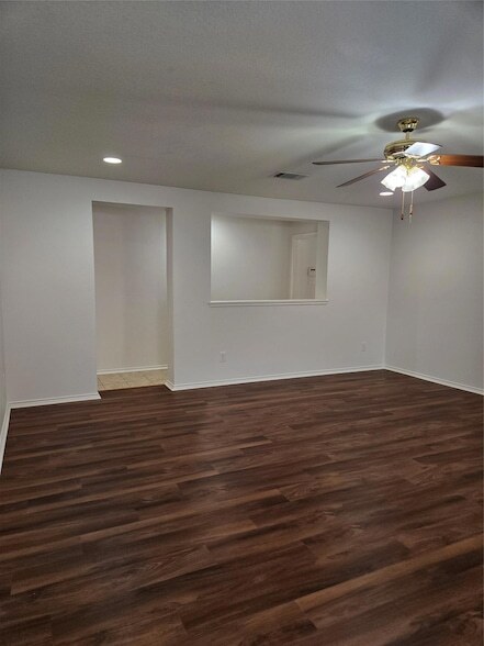 Building Photo - 1124 Hyde Park Dr