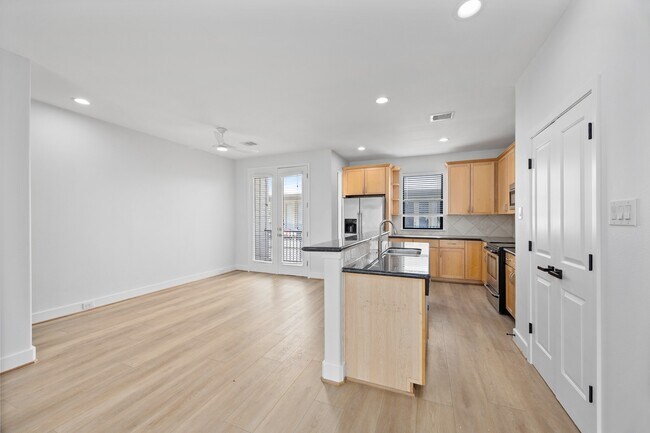 Building Photo - 2315 McIlhenny St