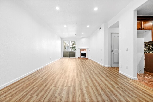 Building Photo - 16940 Chatsworth St