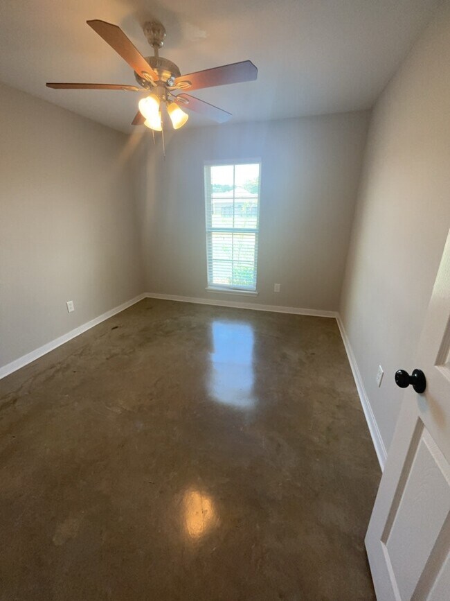 Building Photo - 1502 Arcadia Ln