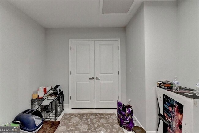 Building Photo - 811 Pineberry Ct