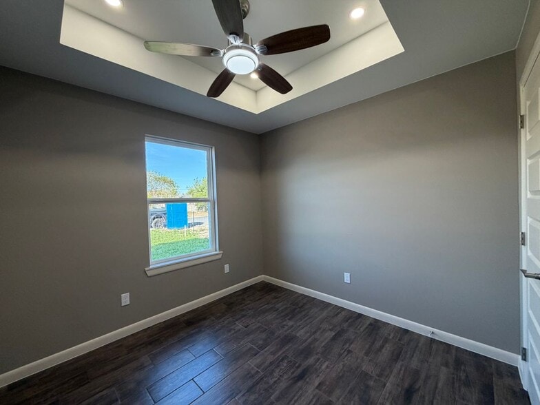 Building Photo - 3411 Elmira Ave