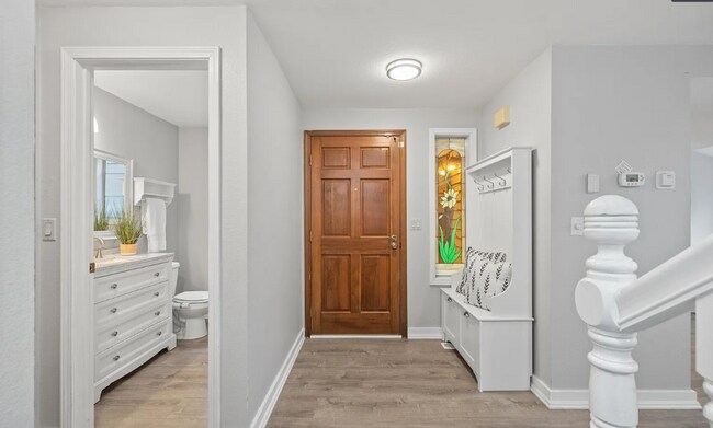 Building Photo - Kent East hill Condo townhome in Village at Single Creek - 3 bedroom 2.5 bath and 2 car garage. A...