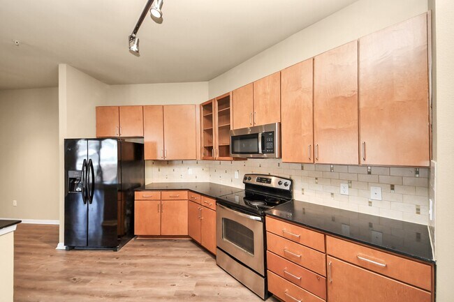 Building Photo - 5455 Richmond Ave.