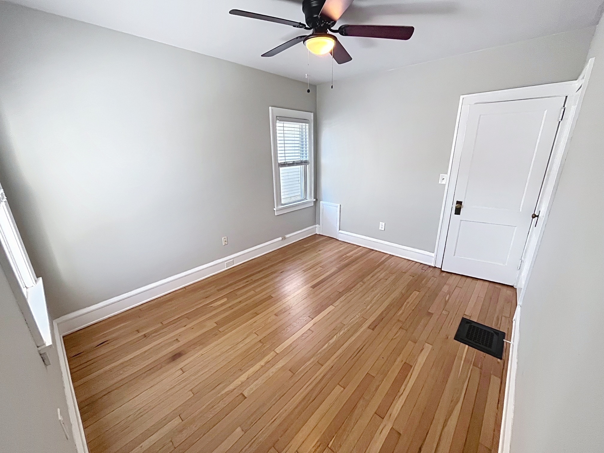 Building Photo - 1307 Edanola Ave