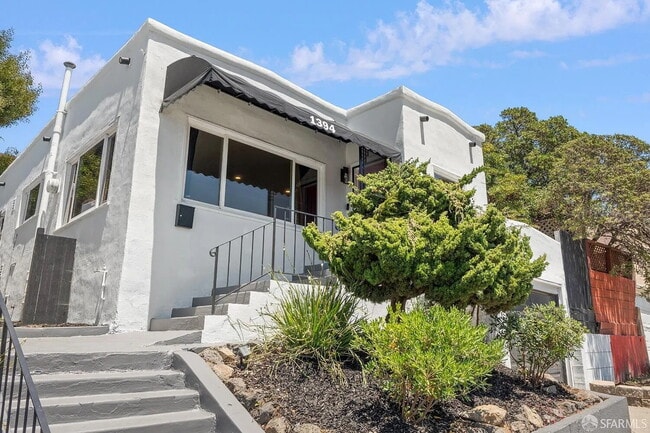 Building Photo - "Charming 1-Bedroom Oasis in Oakland with ...