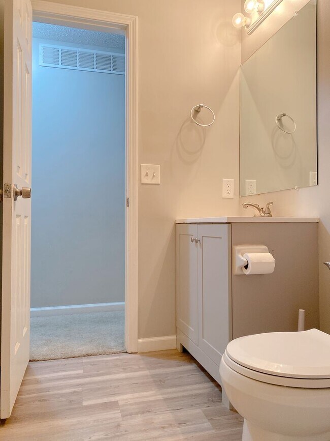 Building Photo - Millard 3 bed 2 bath $1900