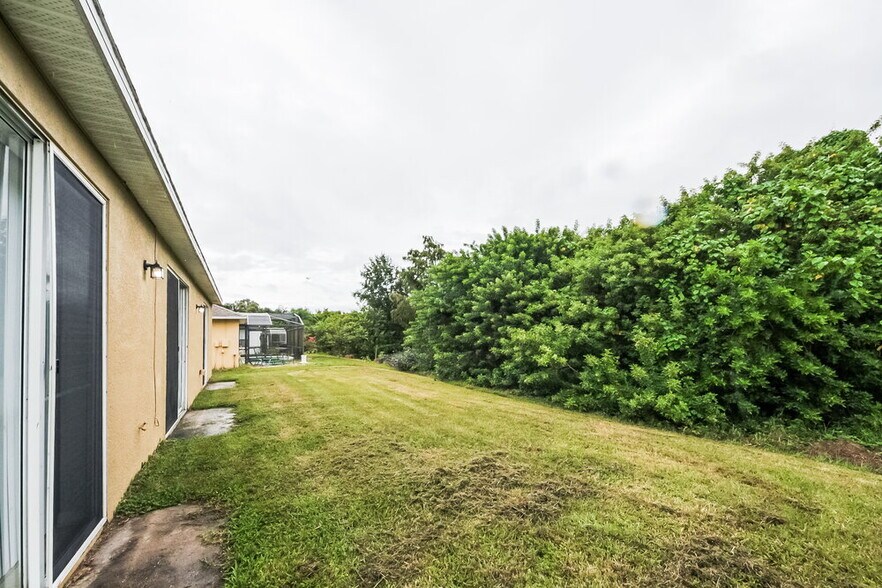 Building Photo - 2041 The Oaks Blvd