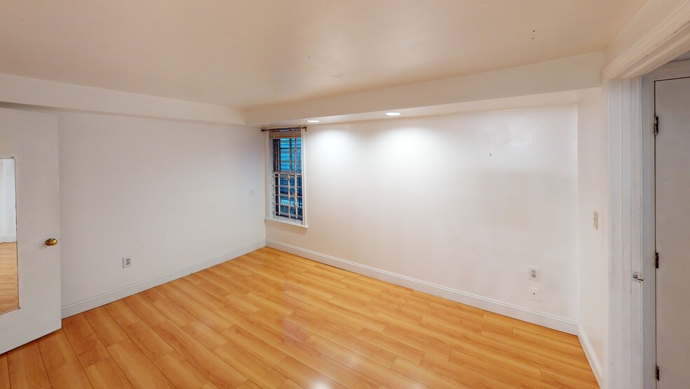 Building Photo - 96 Sheridan St