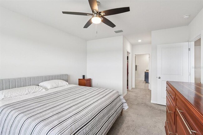 Building Photo - 15825 Mauvewood Ave