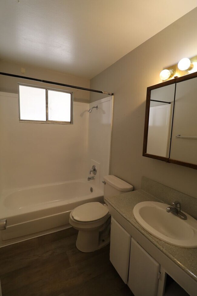 Building Photo - 565 E 200 N