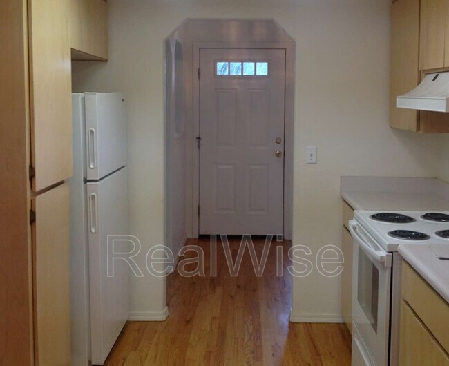 Building Photo - 804 Corey Dr