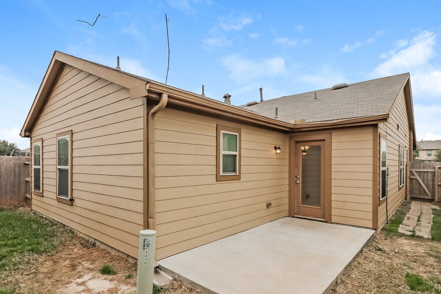 Building Photo - 7210 Sweetwater Shining Trail