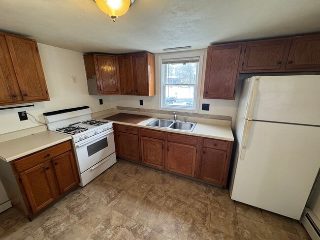 Building Photo - 35 Dinley St