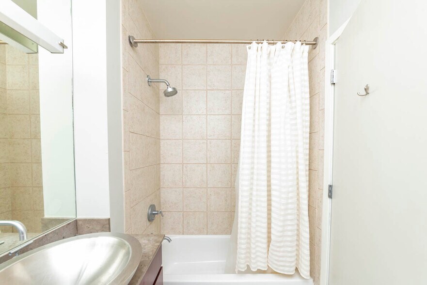 Building Photo - 700 N Larrabee St