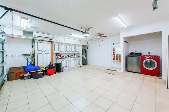 Building Photo - 305 S Ketch Dr