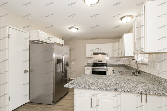 Building Photo - 12000 Kingshead Dr