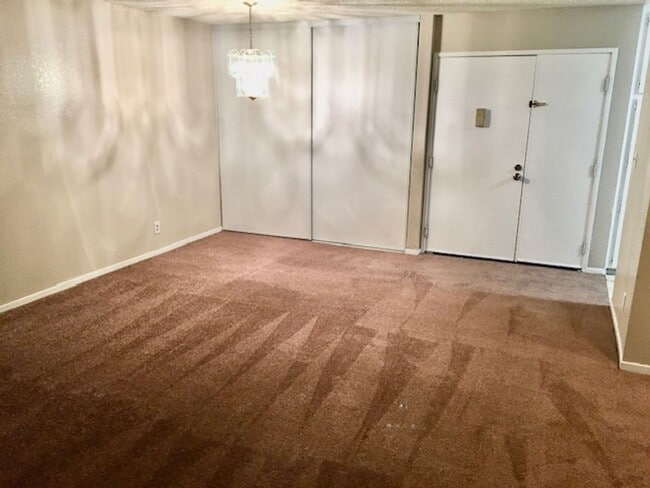 Building Photo - Great 2 bed 2 bath Condo in San Pablo Gate...