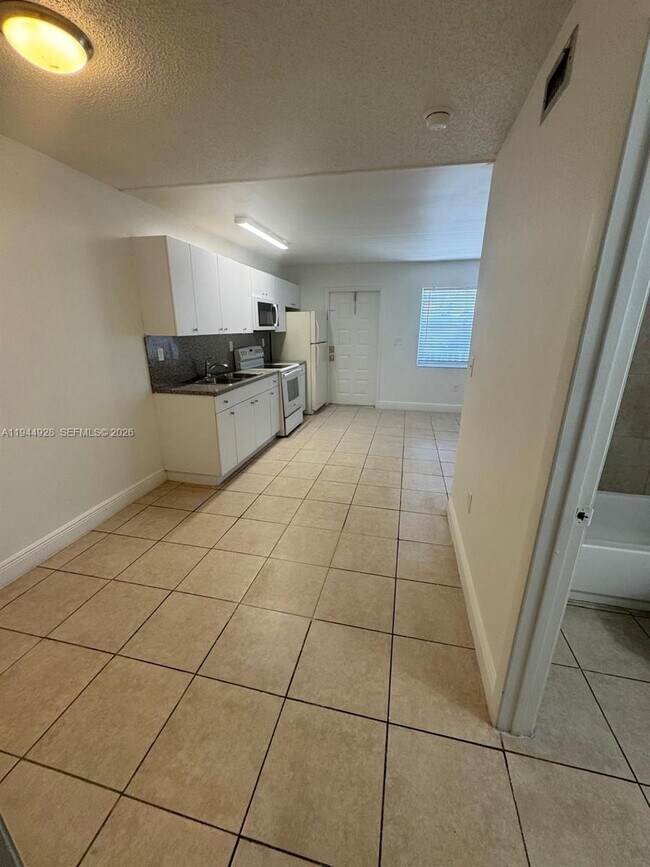 Building Photo - 2401 Van Buren St