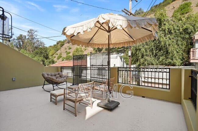 Building Photo - 9842 Portola Dr