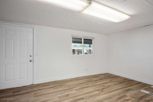 Building Photo - 2879 Green Tree Ave