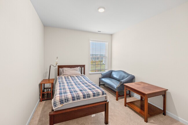 Building Photo - 3610 Sedge Dr