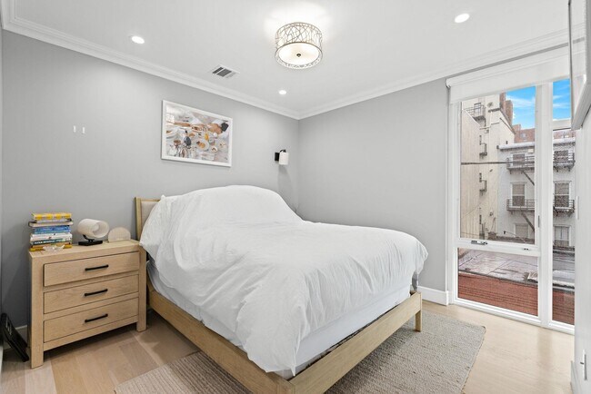 Building Photo - 313 Washington St