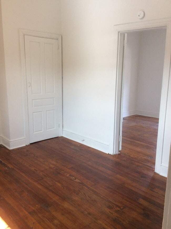 Building Photo - 3 Bedroom 1 Bath Apartment York City SD