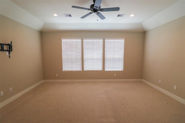 Building Photo - 5213 Pinemont Creek Ln