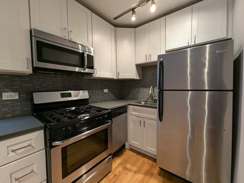 Primary Photo - 2424 N Kedzie Blvd