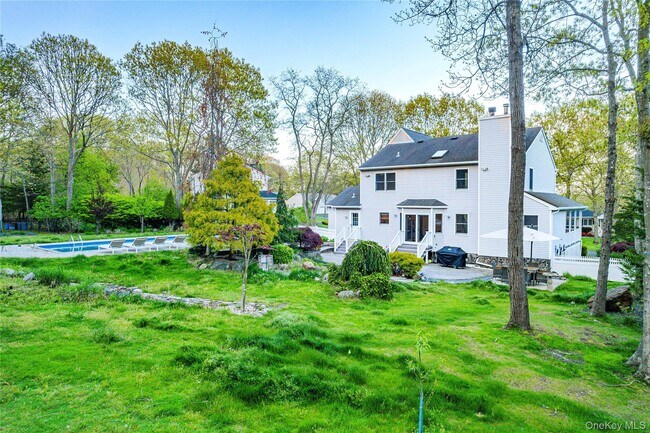 Building Photo - 212 Fairway Dr