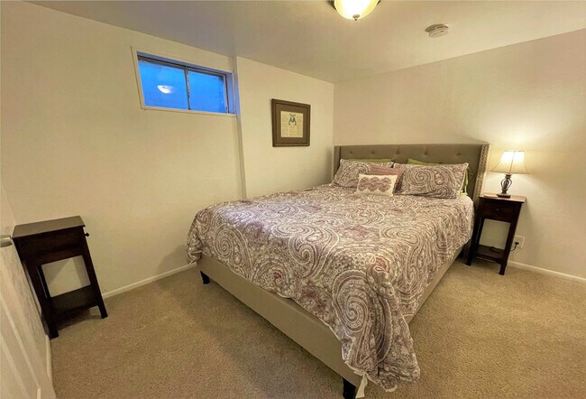 Building Photo - 10499 S Carnation Dr