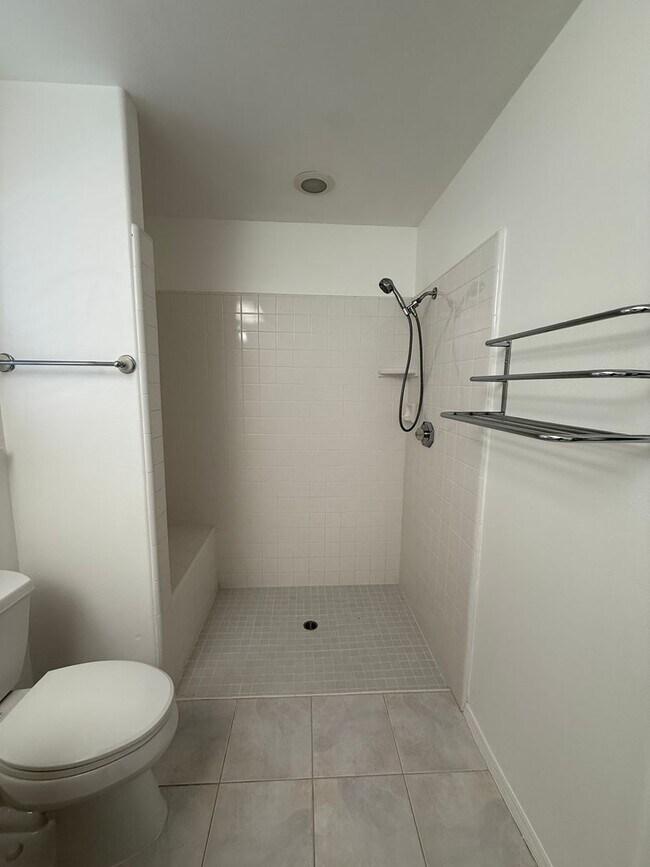 Building Photo - 2441 Iron Ridge Ct