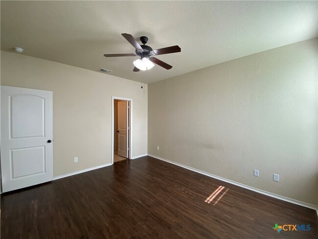 Building Photo - 506 Creekside Cir